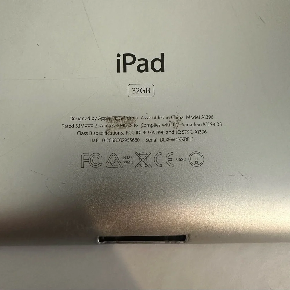 Apple iPad 2 Wi-Fi 3G 32GB Black Model A 1396 comes with box and USB charger
